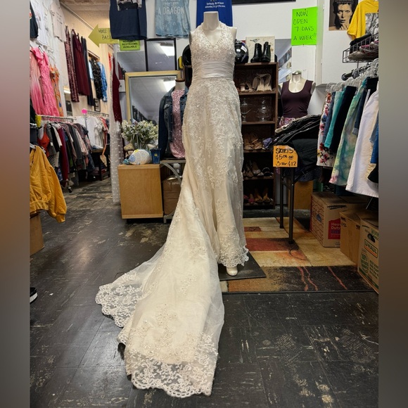 New with Tag Simply Bridal Wedding Gown with Train Size 2 - Picture 9 of 9